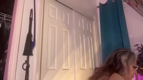 Tori online show from December 2025 03:34:01 AM