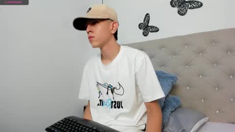 Snapshot of dei_v_48 chatting on March 2025 05:38:02 AM DEIVY online show from March 2025 05:38:02 AM