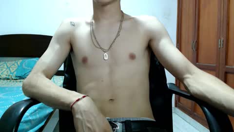 Snapshot of dei_v_48 chatting on September 2025 07:01:02 AM DEIVY online show from September 2025 07:01:02 AM