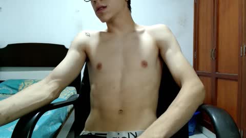 Snapshot of dei_v_48 chatting on October 2025 08:09:02 PM DEIVY online show from October 2025 08:09:02 PM