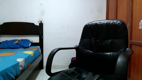 Snapshot of dei_v_48 chatting on April 2026 06:39:01 PM DEIVY online show from April 2026 06:39:01 PM