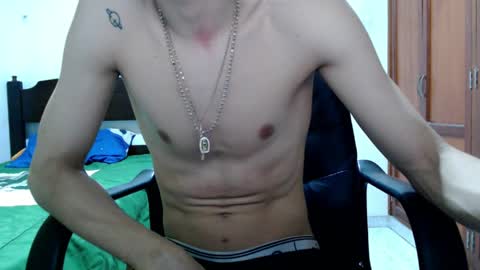 Snapshot of dei_v_48 chatting on April 2026 07:09:01 AM DEIVY online show from April 2026 07:09:01 AM