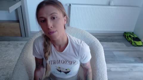 Snapshot of deidi_sweet chatting on November 2025 01:43:01 PM Di online show from November 2025 01:43:01 PM