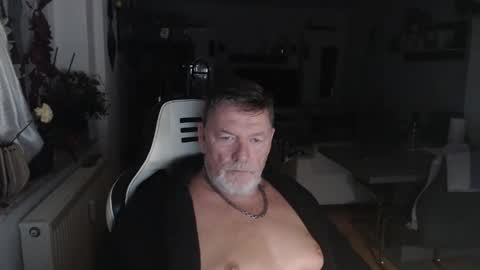 deinprinz2312 online show from October 2025 03:39:02 AM