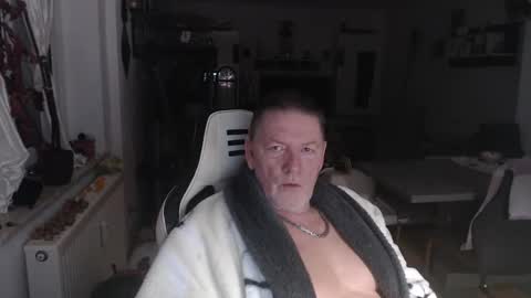 deinprinz2312 online show from November 2025 04:01:01 AM