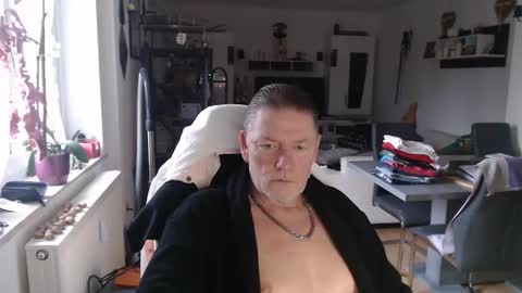 deinprinz2312 online show from December 2025 07:49:01 AM