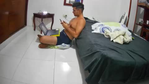 Snapshot of deividellobo chatting on December 2024 03:40:01 AM deividellobo online show from December 2024 03:40:01 AM