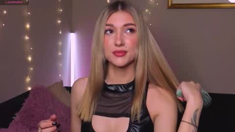 Snapshot of delcieodoherty chatting on December 2025 08:07:02 PM Adla online show from December 2025 08:07:02 PM