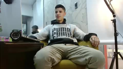 Snapshot of delglo chatting on October 2025 08:39:02 PM delglo online show from October 2025 08:39:02 PM