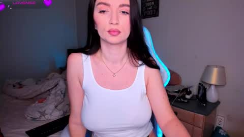 Snapshot of delicious_mila chatting on November 2025 06:24:02 AM Mila online show from November 2025 06:24:02 AM