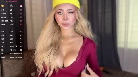 Snapshot of deliciousfaye chatting on April 2026 08:17:02 AM Hello your loving faye 3 online show from April 2026 08:17:02 AM