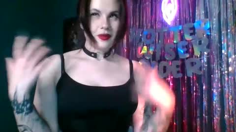 Snapshot of dellacrush_ chatting on February 2025 03:18:02 PM dellacrush_ online show from February 2025 03:18:02 PM