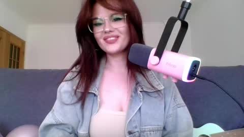 Snapshot of dellacrush_ chatting on March 2025 02:40:01 PM dellacrush_ online show from March 2025 02:40:01 PM