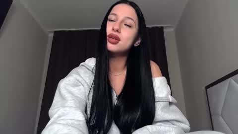 delly_love online show from October 2025 10:31:01 PM