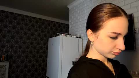 Snapshot of delphaswindler chatting on April 2026 08:18:01 AM Delphaswindler online show from April 2026 08:18:01 AM