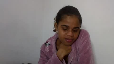 Snapshot of delphineee chatting on June 2026 05:00:01 PM delphine online show from June 2026 05:00:01 PM