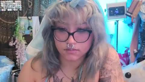 Snapshot of deluxxxeblu chatting on January 2026 01:55:02 AM TankinBody online show from January 2026 01:55:02 AM