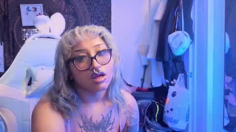 Snapshot of deluxxxeblu chatting on January 2026 03:21:02 AM TankinBody online show from January 2026 03:21:02 AM