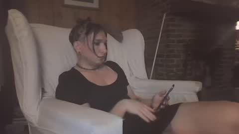 Snapshot of demelzabehr chatting on February 2025 10:43:02 PM Frankie online show from February 2025 10:43:02 PM