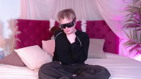 demianenglen online show from October 2025 10:51:02 PM