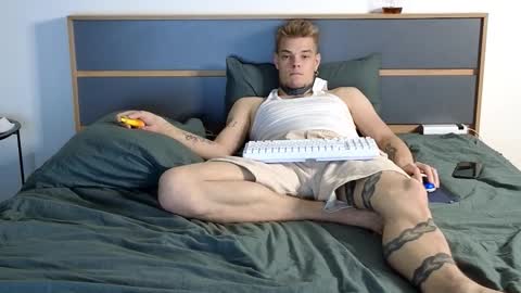 Snapshot of denis_here chatting on October 2025 01:17:02 AM Denis online show from October 2025 01:17:02 AM