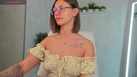 Elina online show from September 2025 12:11:01 AM