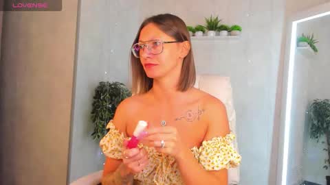 Elina online show from September 2025 12:10:01 AM
