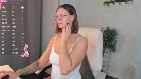 Elina online show from October 2025 01:14:01 AM