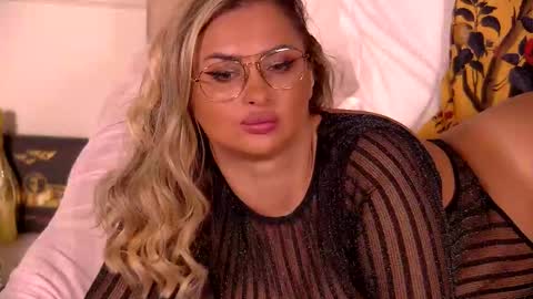 Snapshot of denisseperry chatting on October 2025 11:28:02 PM Ela online show from October 2025 11:28:02 PM