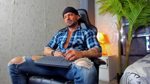 dennis_cox_ online show from February 2025 01:11:01 PM