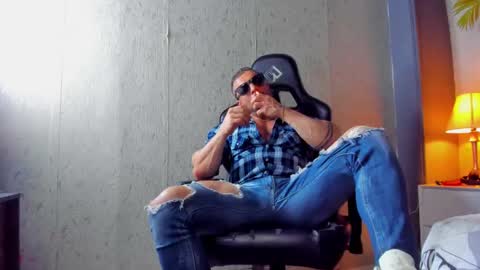 dennis_cox_ online show from February 2025 04:18:01 PM