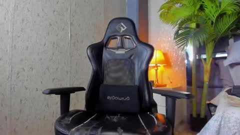 dennis_cox_ online show from February 2025 05:04:02 PM