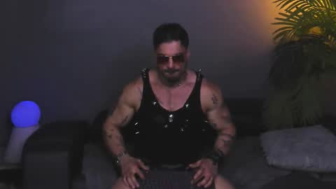 dennis_cox_ online show from December 2025 08:18:02 PM