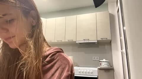 Denni online show from October 2025 05:00:01 PM