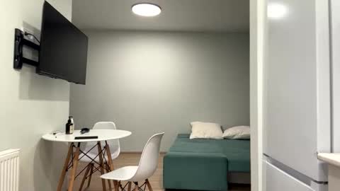 Denni online show from March 2026 05:04:01 PM