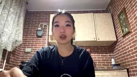 Emma online show from November 2025 12:38:02 PM