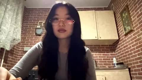 Emma online show from November 2025 01:00:01 PM