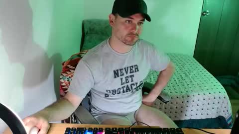 Dereck Mills3 online show from April 2026 02:00:01 AM