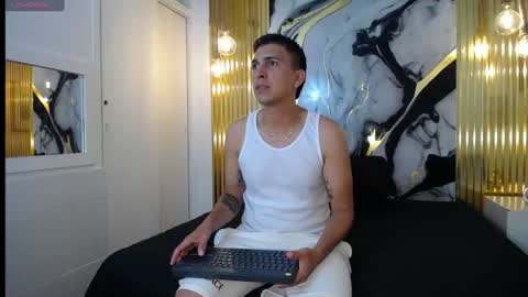 Snapshot of dereck_smithh chatting on July 2026 02:28:01 AM Dereck online show from July 2026 02:28:01 AM