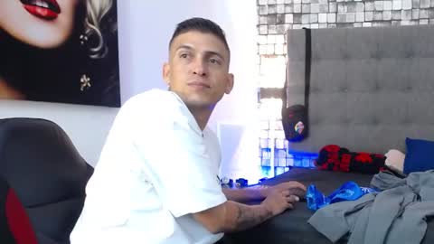 Snapshot of dereck_smithh chatting on July 2026 02:36:02 AM Dereck online show from July 2026 02:36:02 AM