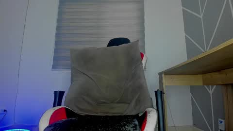 dereckhardd online show from April 2026 10:31:02 PM