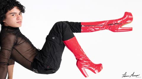 Snapshot of derek_greyy_ chatting on December 2024 05:45:02 PM derek grey online show from December 2024 05:45:02 PM