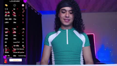 Snapshot of derek_greyy_ chatting on February 2025 01:22:01 AM derek grey online show from February 2025 01:22:01 AM