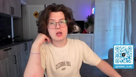 Snapshot of derek_shameless chatting on June 2026 11:44:02 AM Derek online show from June 2026 11:44:02 AM