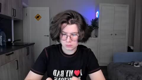 Snapshot of derek_shameless chatting on June 2026 08:33:02 PM Derek online show from June 2026 08:33:02 PM