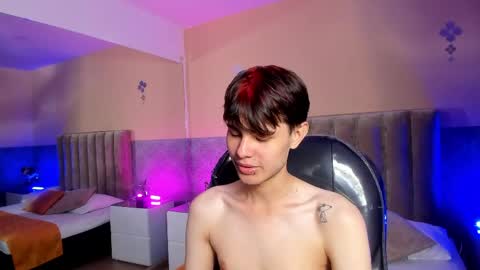 derek_sinn online show from April 2026 08:34:02 PM