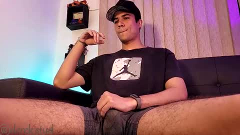 Snapshot of derek_stud_ chatting on October 2025 05:50:01 AM Derek independent model online show from October 2025 05:50:01 AM