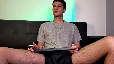 Snapshot of derek_stud_ chatting on December 2025 04:06:01 AM Derek independent model online show from December 2025 04:06:01 AM