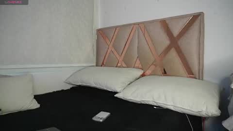 derekw_1 online show from July 2026 09:43:01 PM