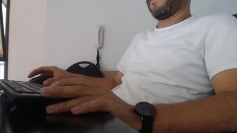 Snapshot of derrik_ chatting on December 2024 04:27:02 PM online show from December 2024 04:27:02 PM